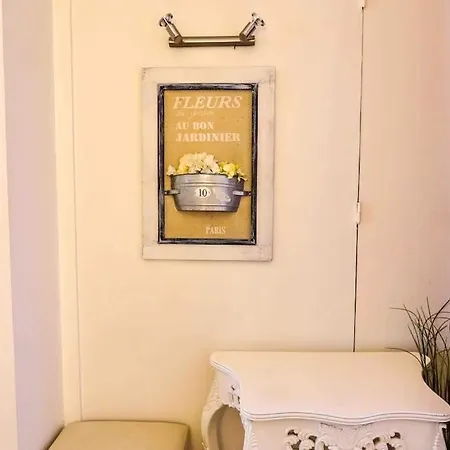Appartamento Spacious Studio Near Montorgueil Parigi