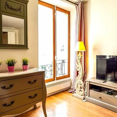 Spacious Studio Near Montorgueil * Paris